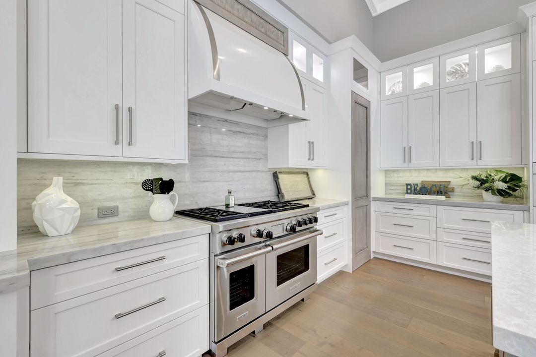 160 Broad Ave S, Naples, FL 34102