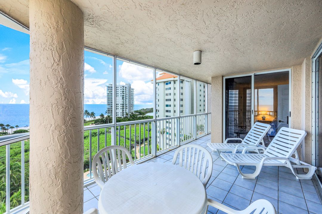 40 Seagate Dr #702, Naples, FL 34103