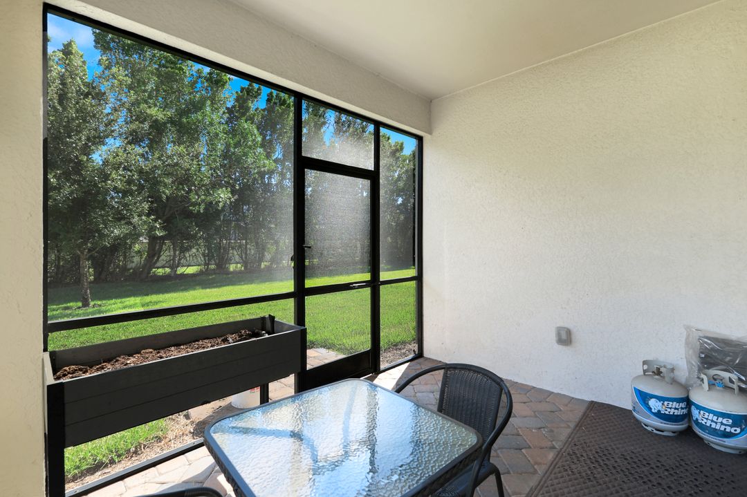 4264 Raffia Palm Cir, Naples, FL 34119