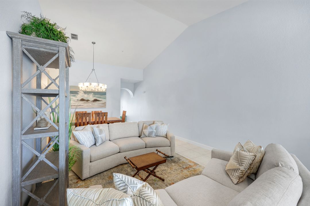 2110 Cay Lagoon Dr #122, Naples, FL 34109