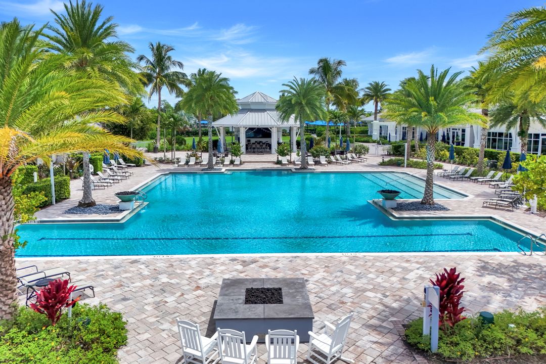 9721 Everglades Dr, Naples, FL 34120