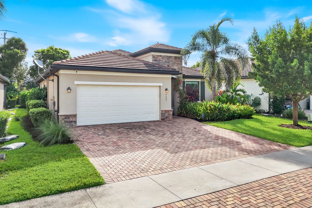 9445 Glenforest Dr, Naples, FL 34120