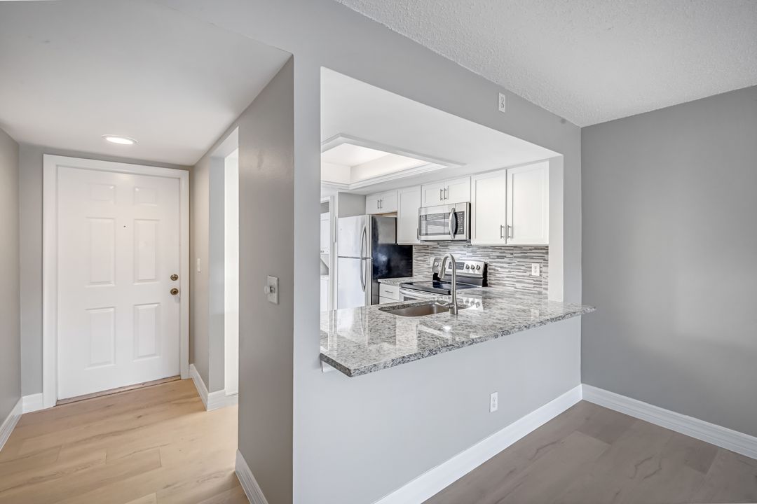 15206 Parkside Dr #102, Fort Myers, FL 33908