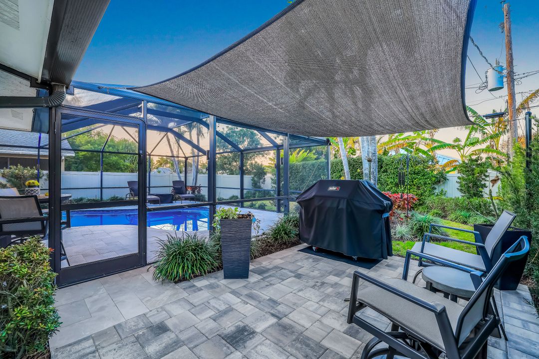 585 100th Ave N, Naples, FL 34108