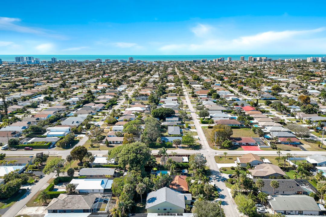 812 102nd Ave N, Naples, FL 34108