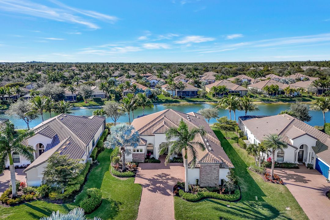 3181 Olympia Ln, Naples, FL 34114