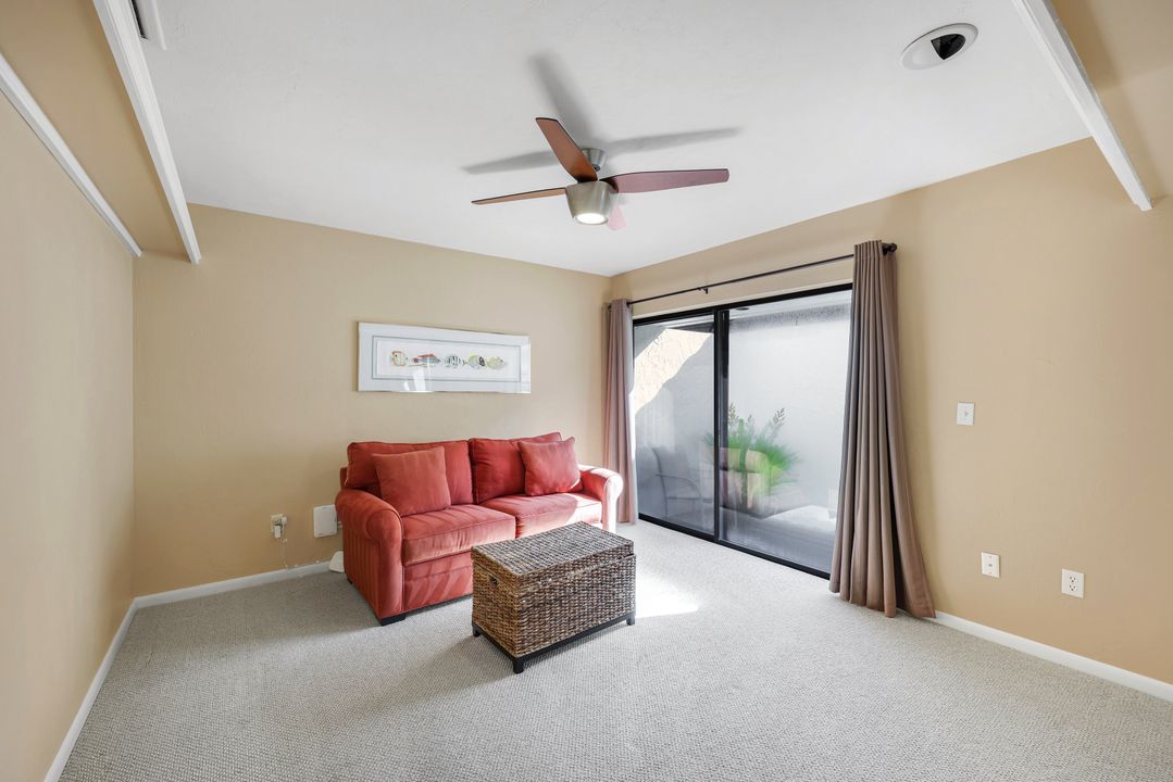 529 Bay Villas Ln, Naples, FL 34108