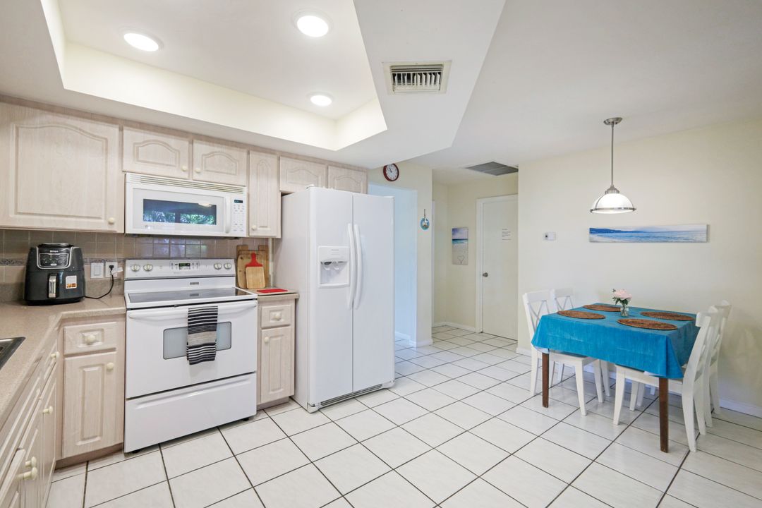 4587 Capri Dr, Naples, FL 34103