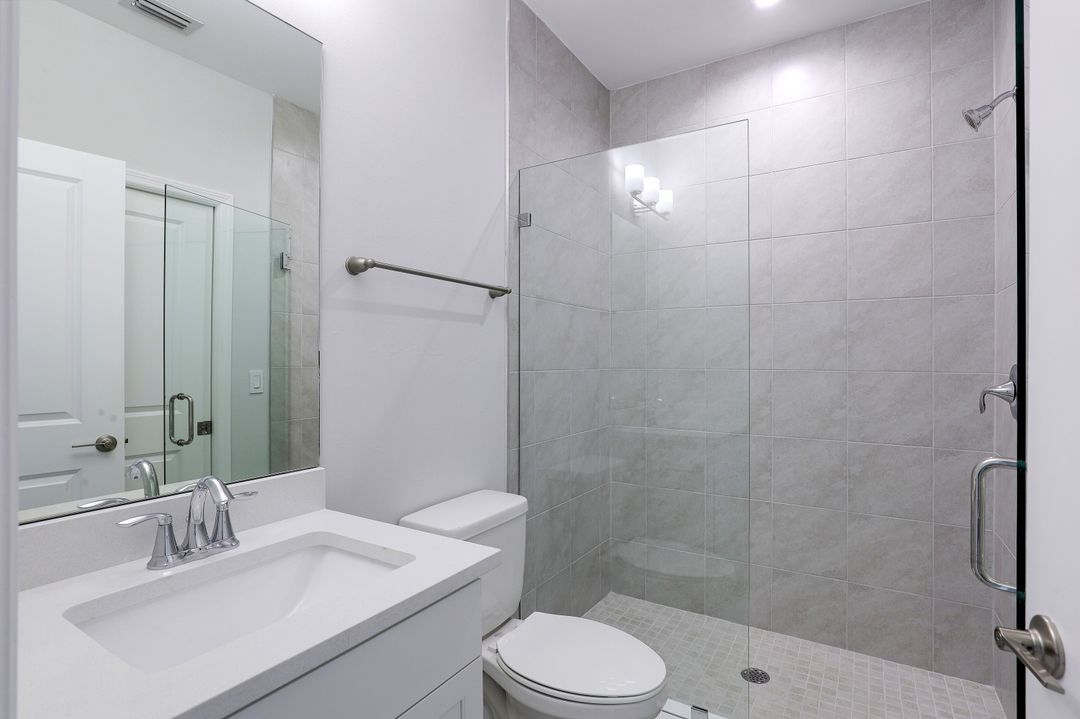 7473 Rockefeller Dr, Naples, FL 34119