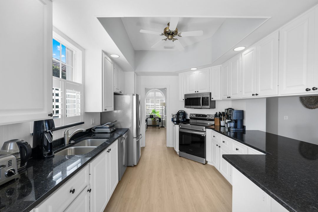 4364 Montalvo Ct, Naples, FL 34109