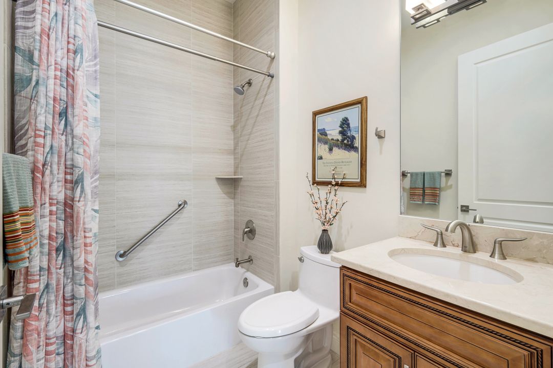 608 El Camino Real  #202, Naples, FL 34119