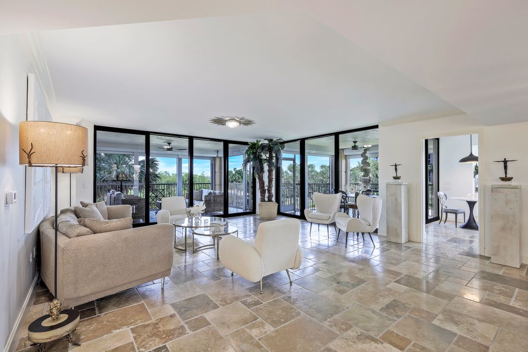 6597 Nicholas Blvd #306, Naples, FL 34108