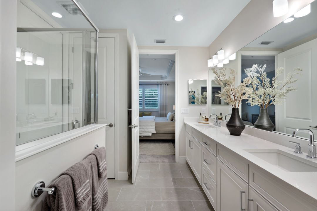 2542 Seychelles Dr #702, Naples, FL 34112
