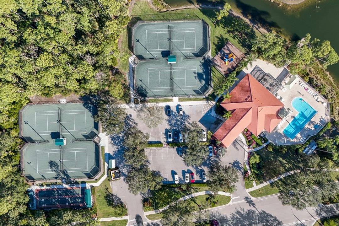 5852 Northridge Dr, Naples, FL 34110