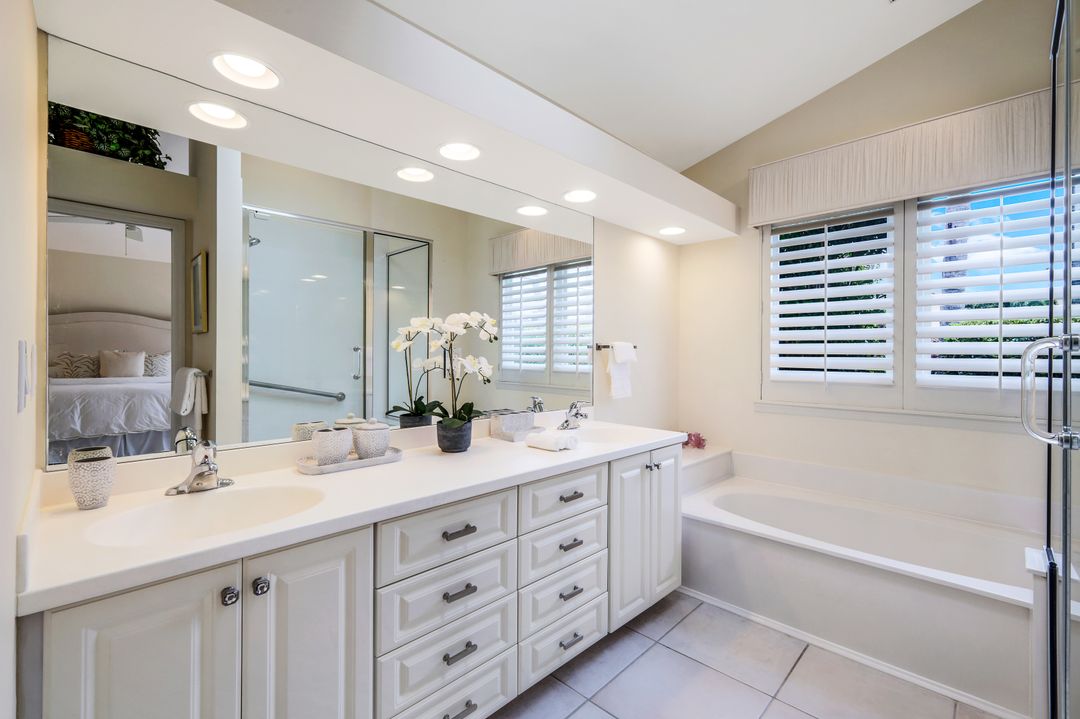 703 Heathery Ln, Naples, FL 34108