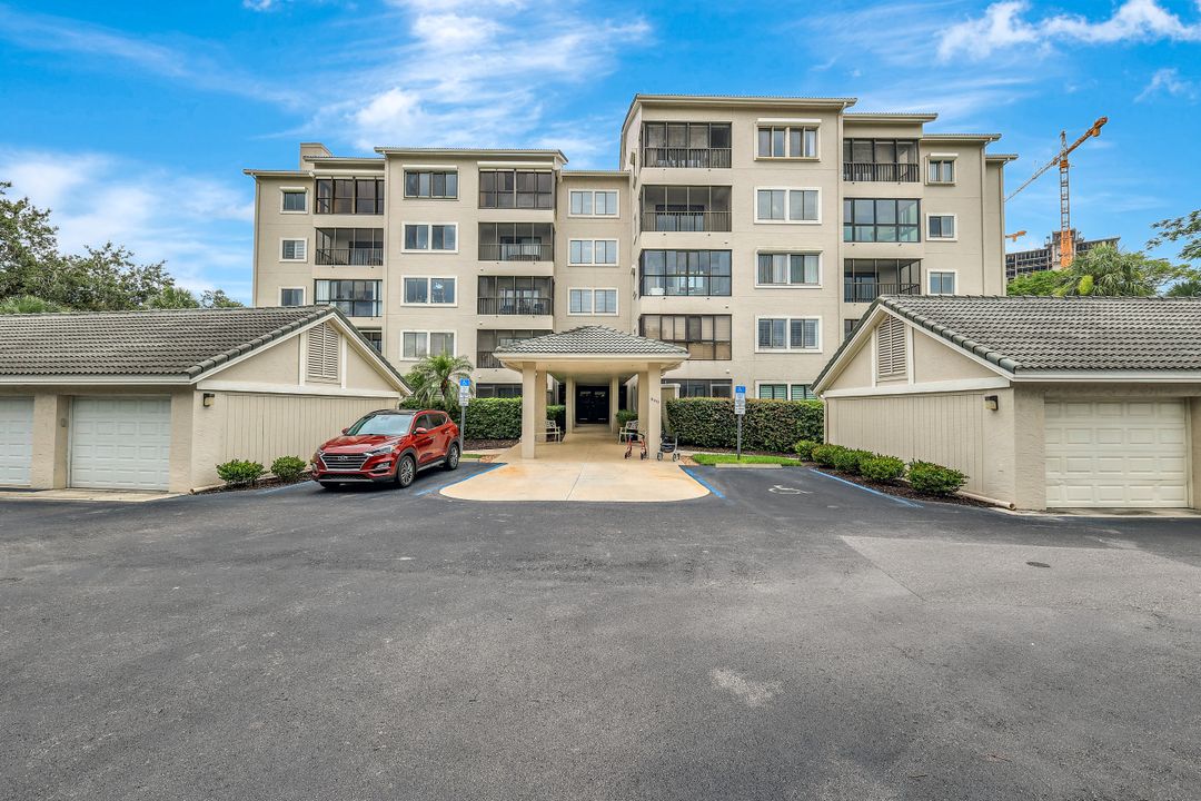 900 Arbor Lake Dr #207, Naples, FL 34110