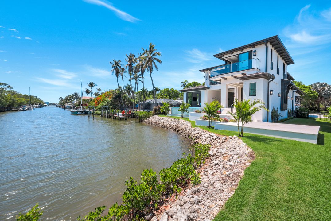 1690 Chesapeake Ave, Naples, FL 34102