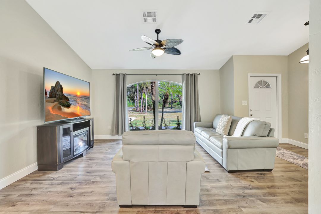 495 9th St SW, Naples, FL 34117