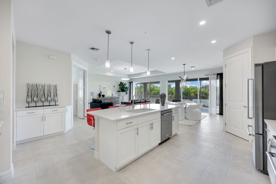 303 Indies Dr E #201, Naples, FL 34114