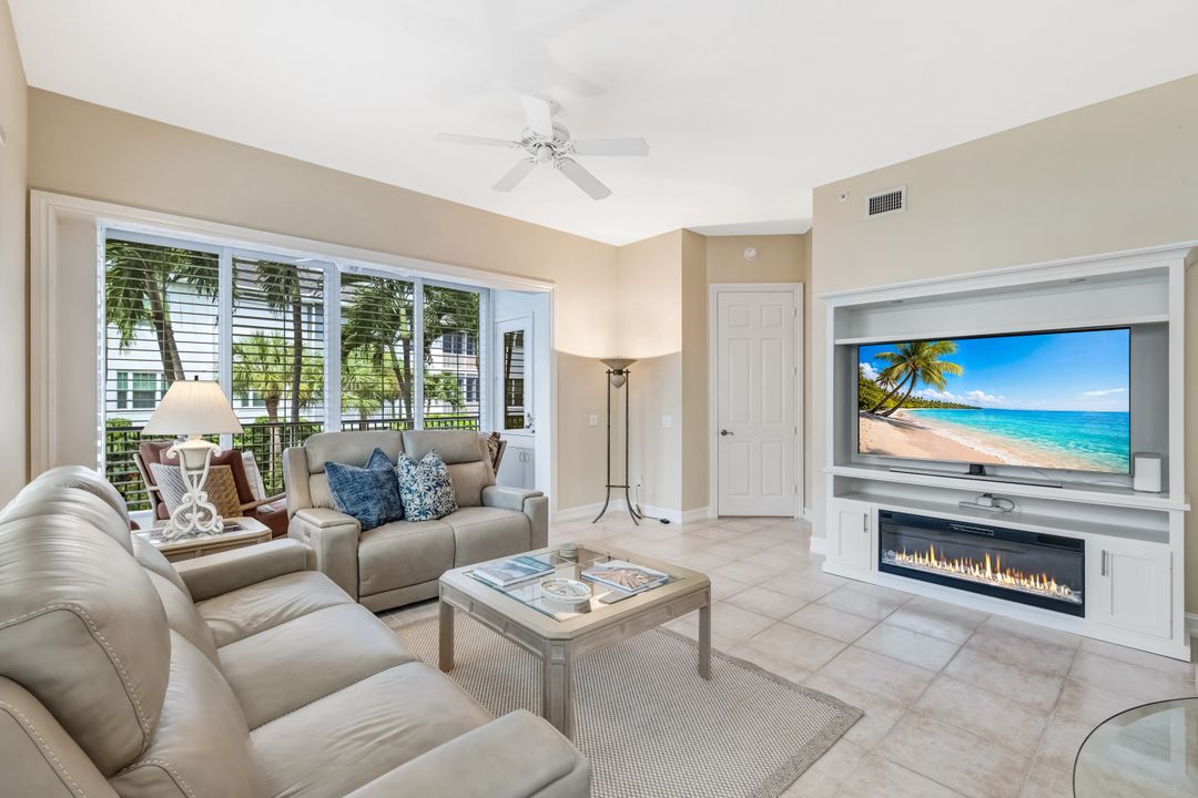 820 Bentwater Cir #101, Naples, FL 34108