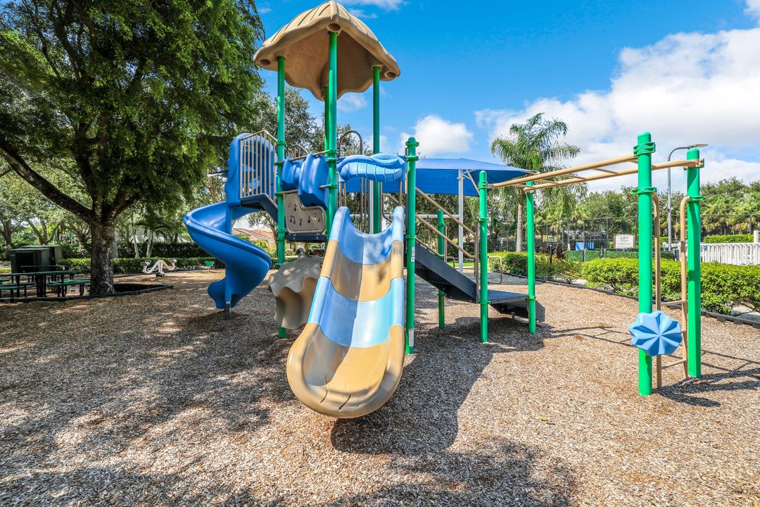 1725 Morning Sun Ln, Naples, FL 34119