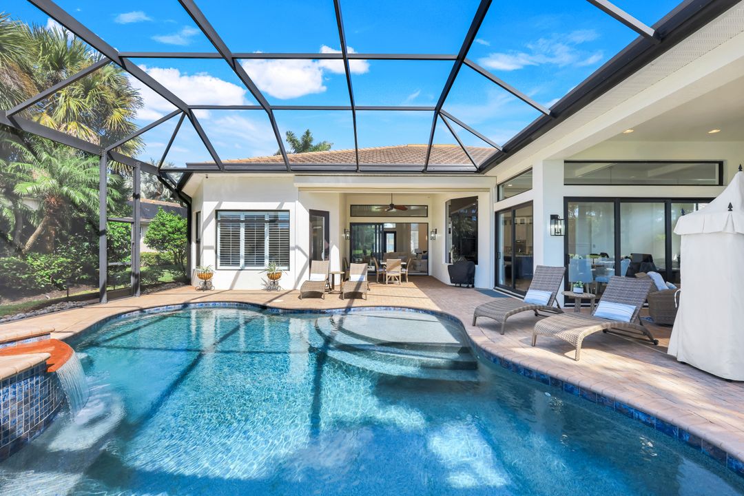 5092 Cerromar Dr, Naples, FL 34112