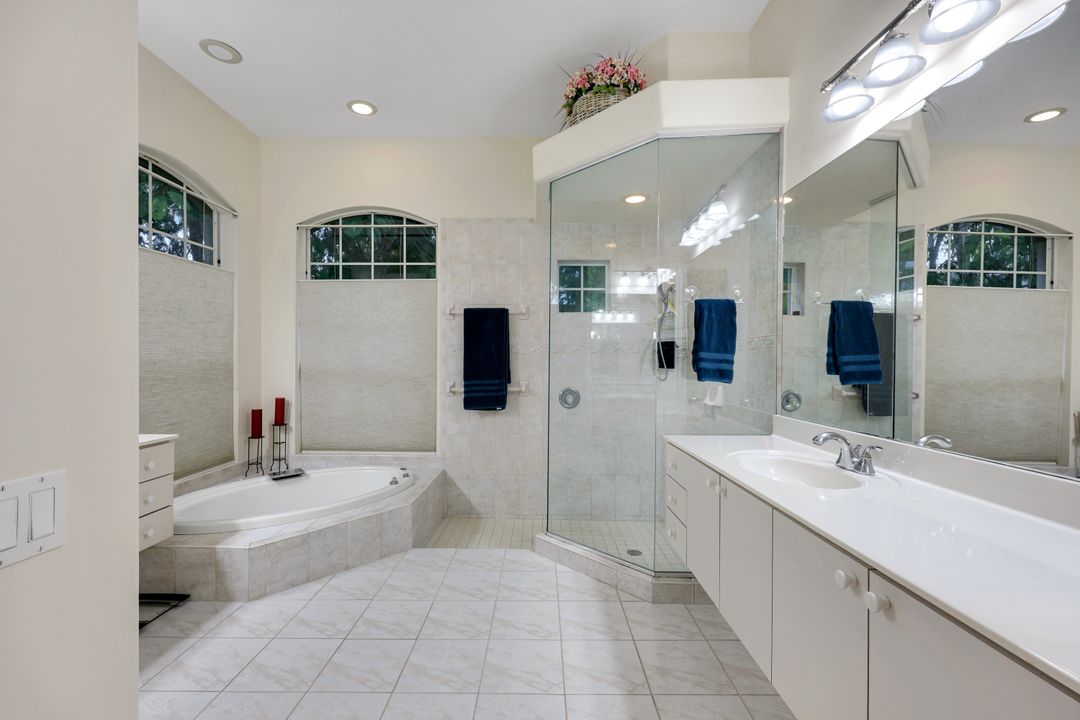 661 27th St NW, Naples, FL 34120