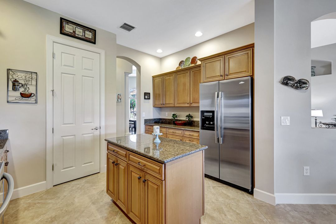 9693 Cobalt Cove Cir, Naples, FL 34120