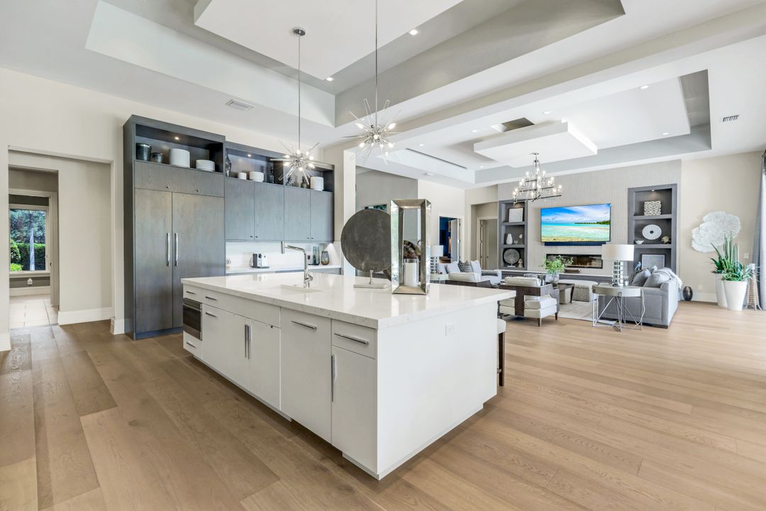 112 Hickory Rd, Naples, FL 34108