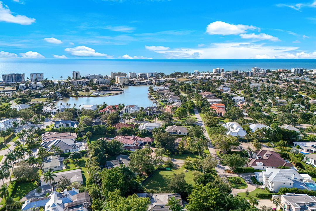 602 Springline Dr, Naples, FL 34102