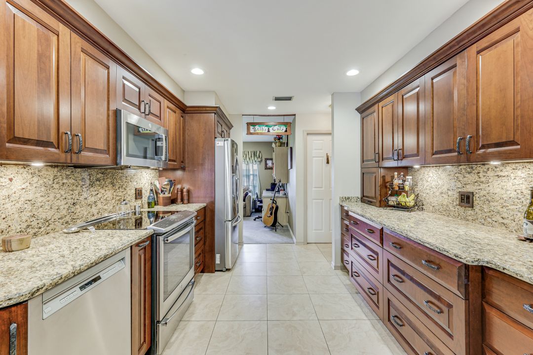 1820 SW 51st St, Cape Coral, FL 33914