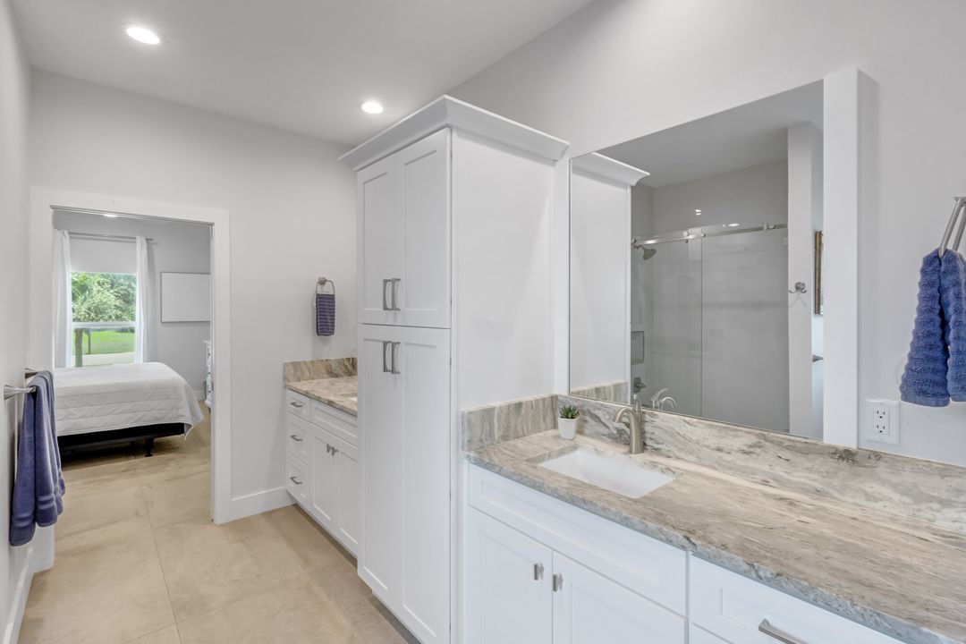 605 107th Ave N, Naples, FL 34108