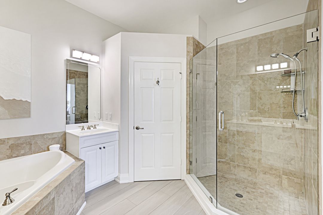 8755 Coastline Ct #201, Naples, FL 34120