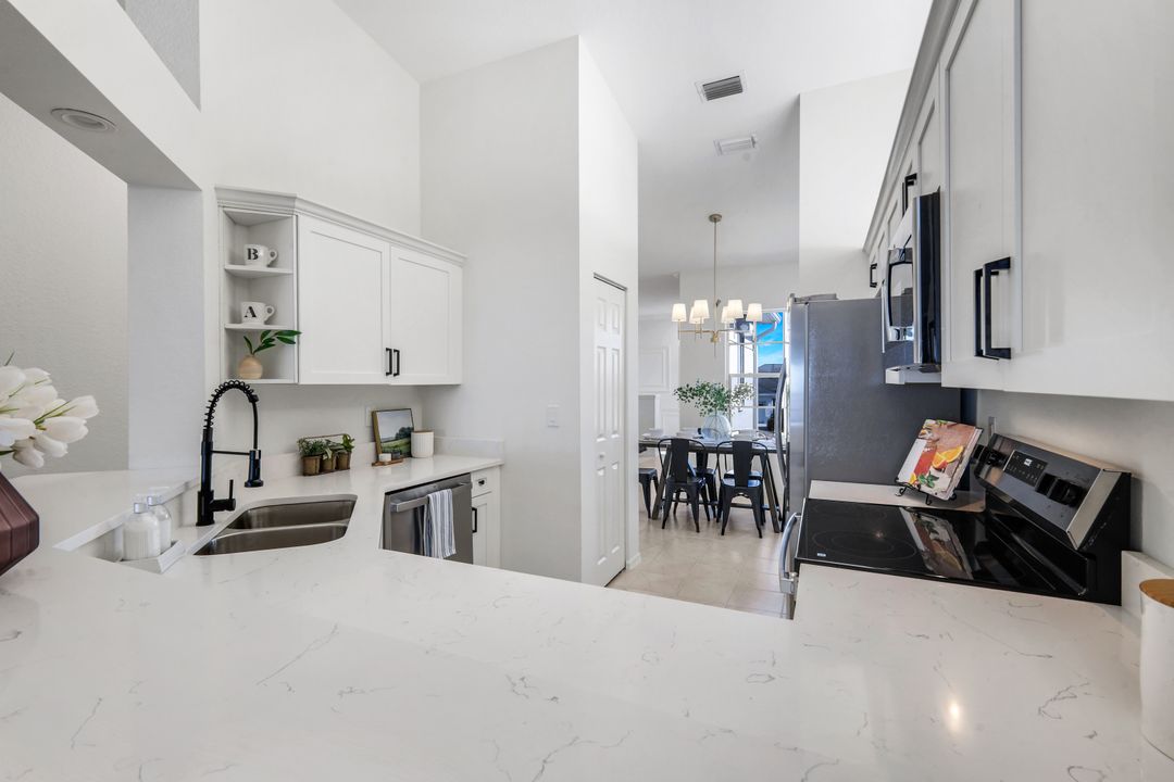 2390 Piccadilly Circus #202, Naples, FL 34112