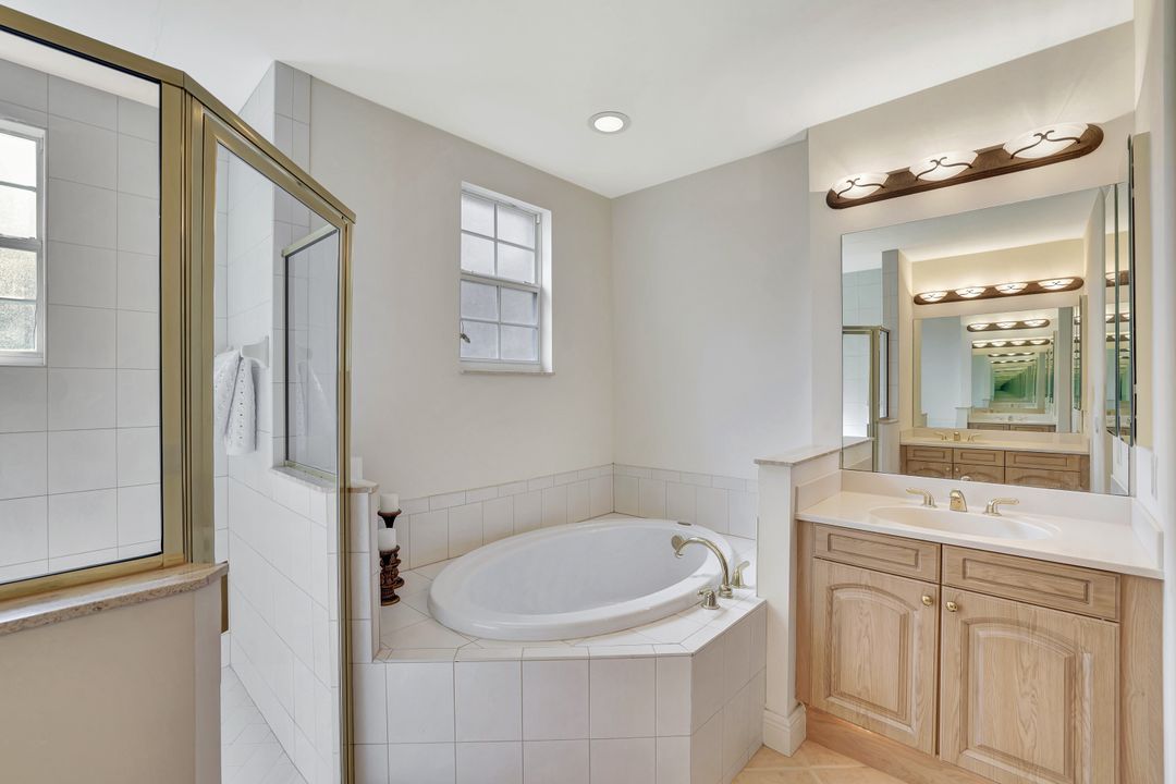 721 Regency Reserve Cir, Naples, FL 34119