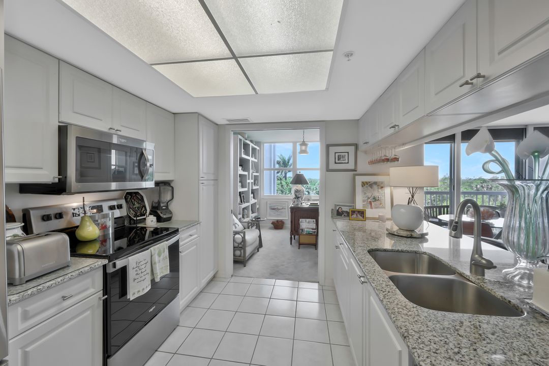 6573 Marissa Loop #303, Naples, FL 34108