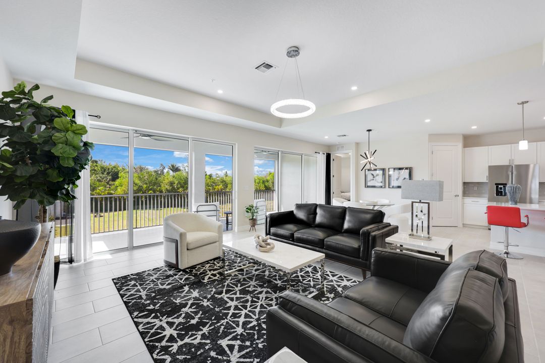 303 Indies Dr E #201, Naples, FL 34114