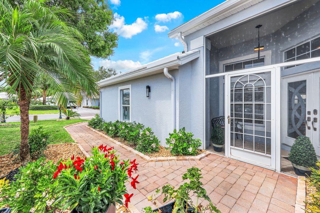 1343 Old Oak Ln, Naples, FL 34110