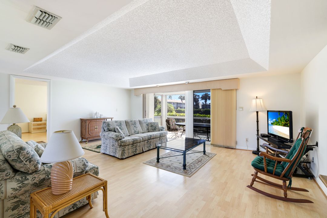 247 Winners Cir #5, Naples, FL 34112