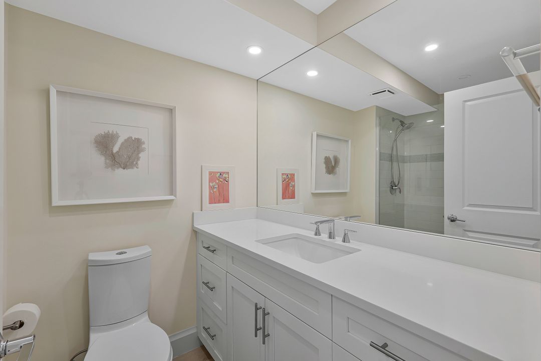 222 Harbour Dr #407, Naples, FL 34103