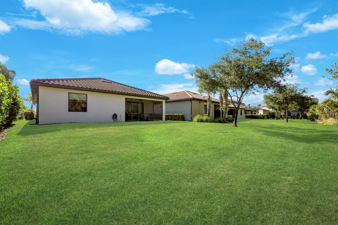 4331 Raffia Palm Cir, Naples, FL 34119