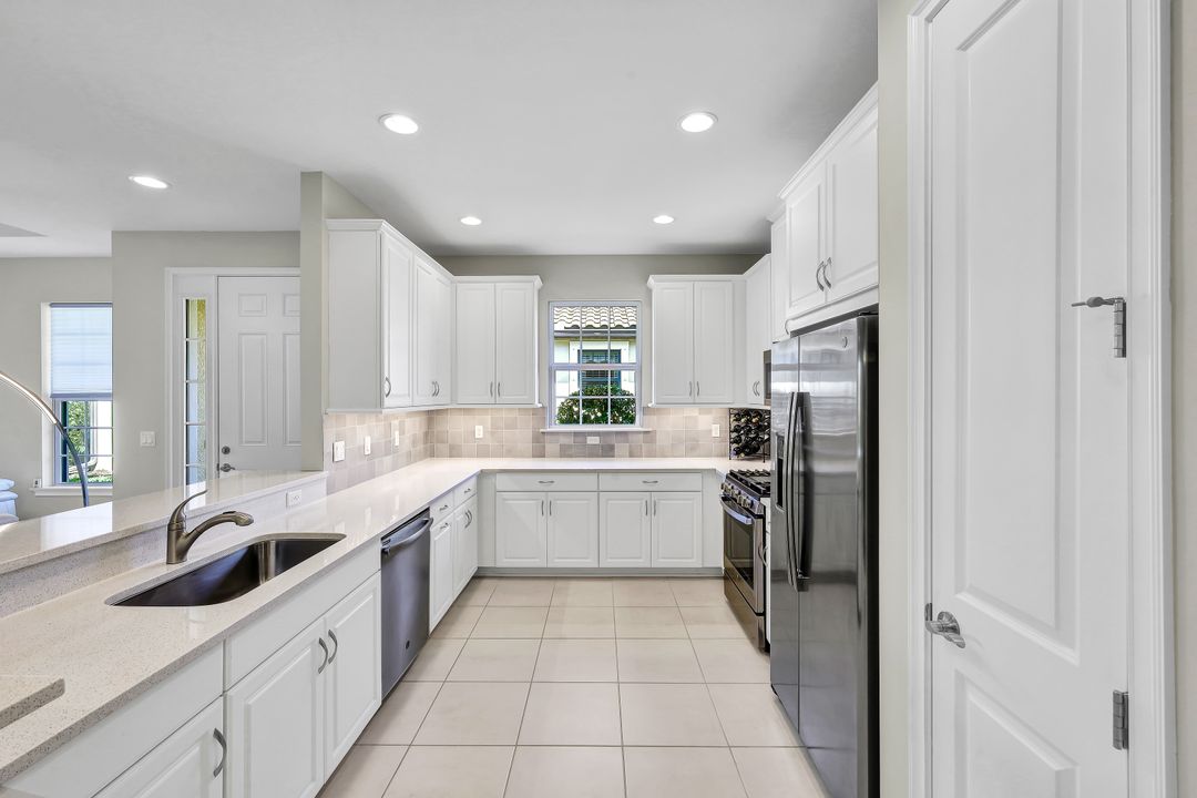 8107 Calle Canovas St, Naples, FL 34114