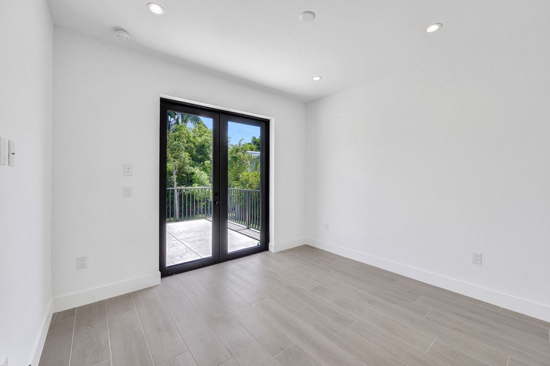 211 Clyburn St, Marco Island, FL 34145