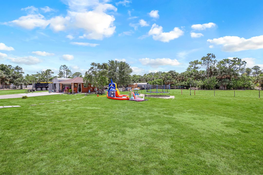 221 10th St SE, Naples, FL 34117