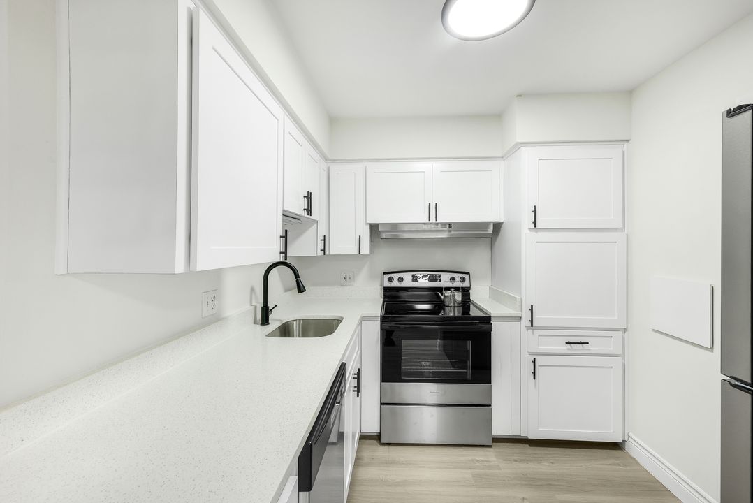 20 W Lucerne Cir #116, Orlando, FL 32801