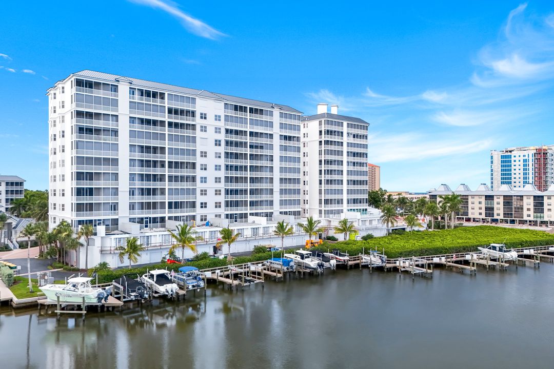 435 Launch Cir, Naples, FL 34108