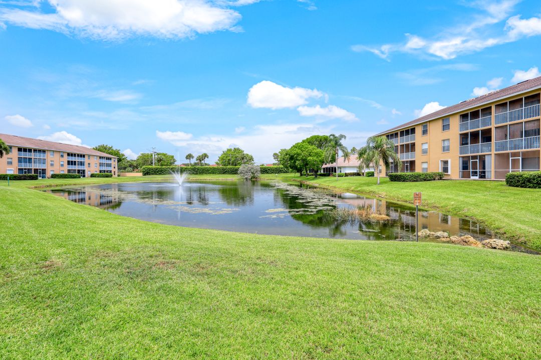 9650 Victoria Ln #B-102, Naples, FL 34109