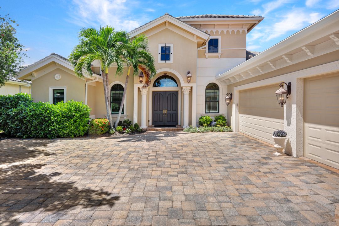12194 Wicklow Ln, Naples, FL 34120