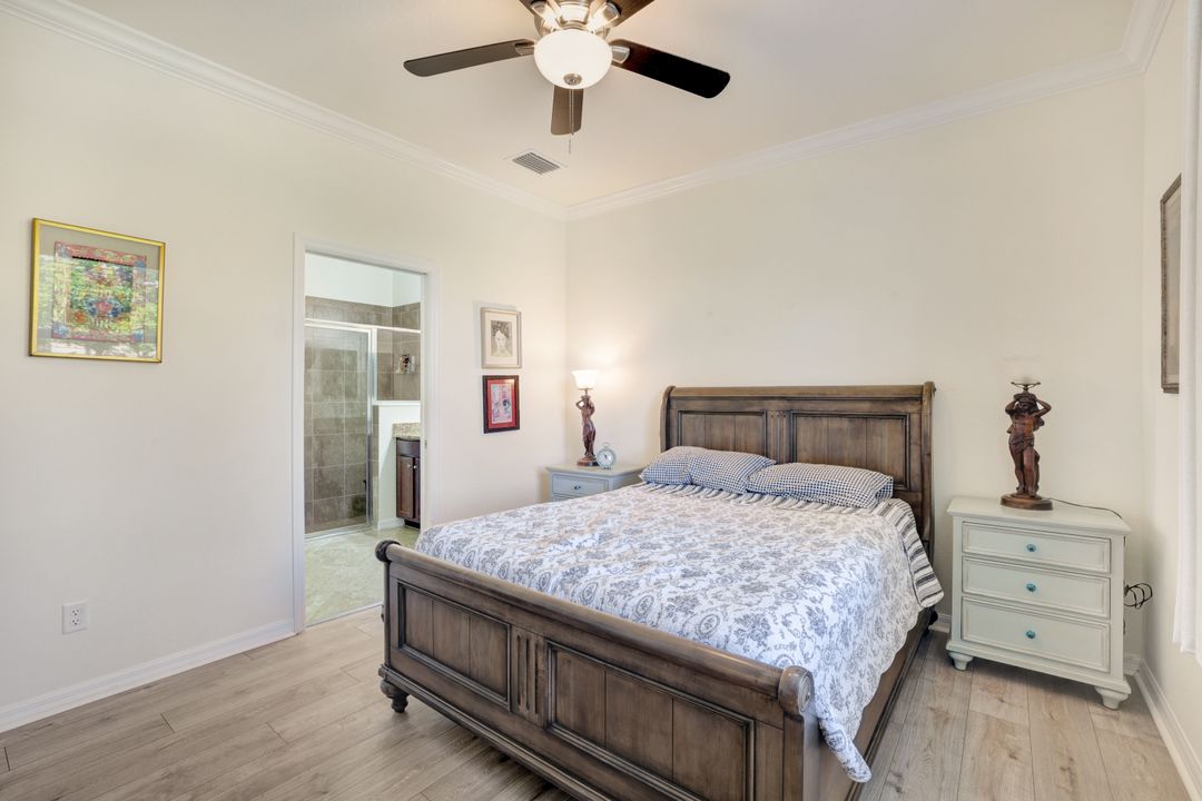 2072 Wellington St, Naples, FL 34120