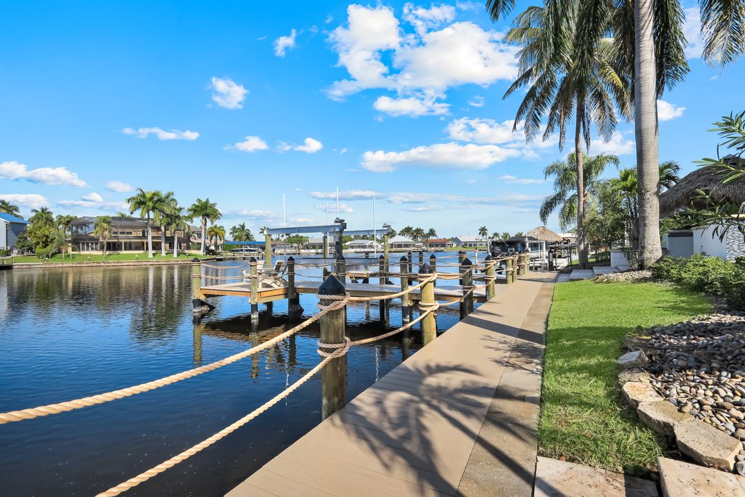 5743 SW 9th Ct, Cape Coral, FL 33914